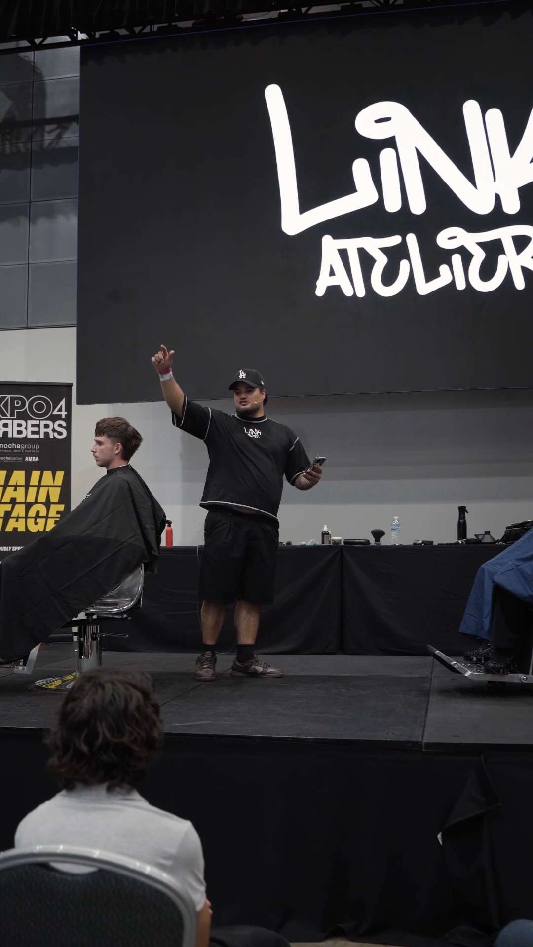 Live haircut on the Link Atelier stage
